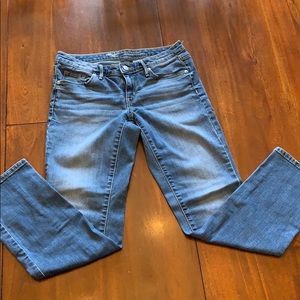 Mid rise straight jeans size 6